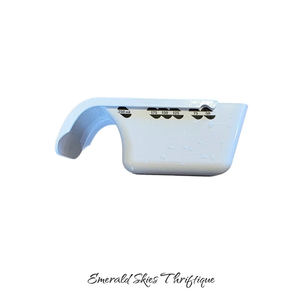 Pampered Chef Measuring Cup  1/4 to 1 Cup Adjustable Scoop Slide Dry free ship